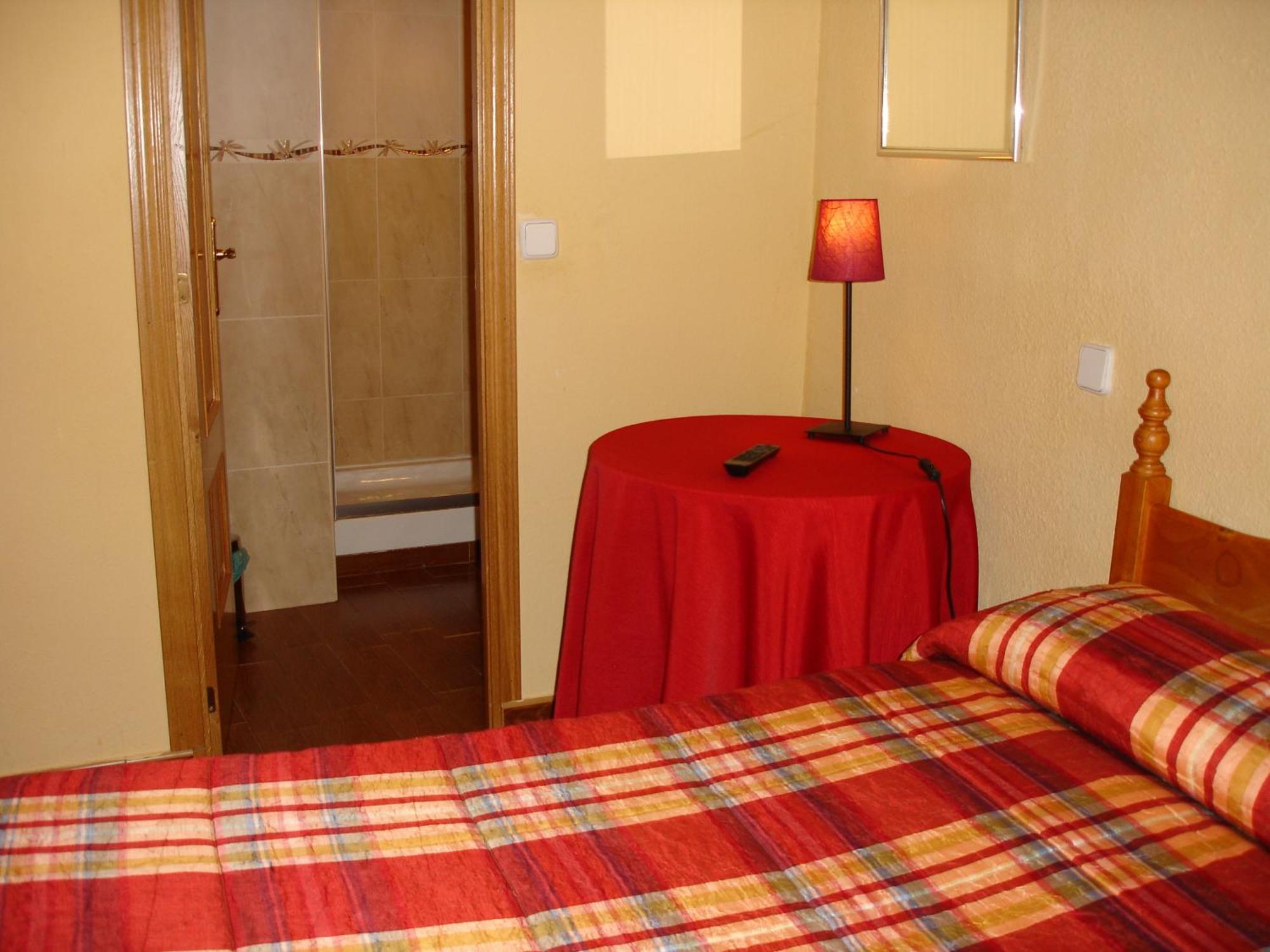 Hostal Puerta Bonita Vista Alegre Madrid Exterior foto