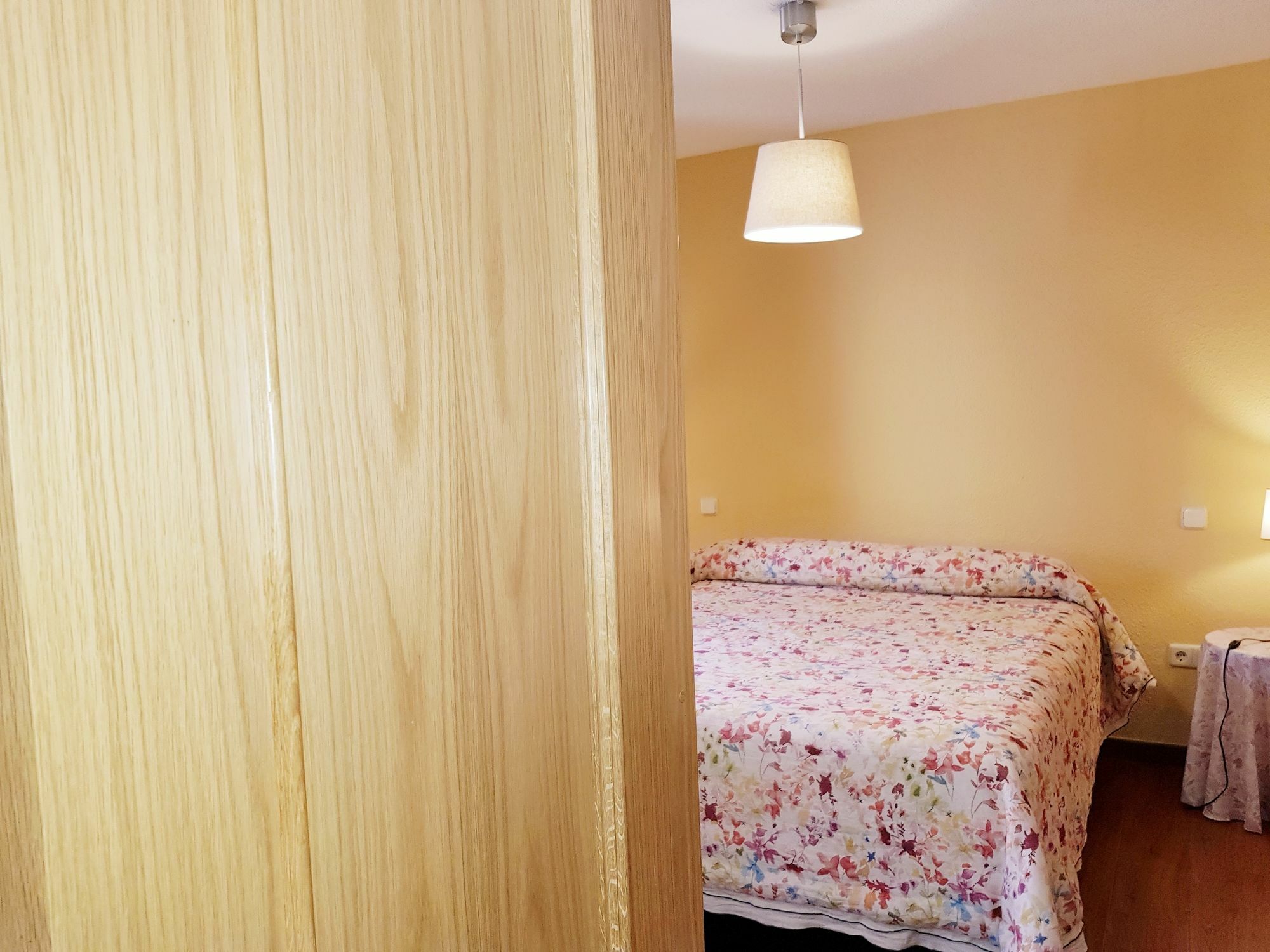 Hostal Puerta Bonita Vista Alegre Madrid Exterior foto